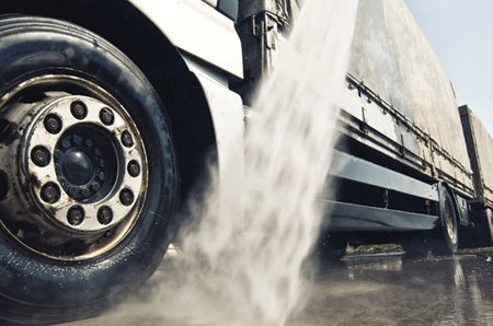 Service de lavage à pression de camion lourd, camionnette, remorque, bateau et machinerie lourde à Laval, Montréal, Rive-Sud, Rive-Nord, Laurentides, Lanaudière / Nettoyage Haute Pression de Laval